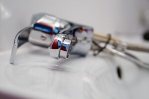 plumber faucet fix